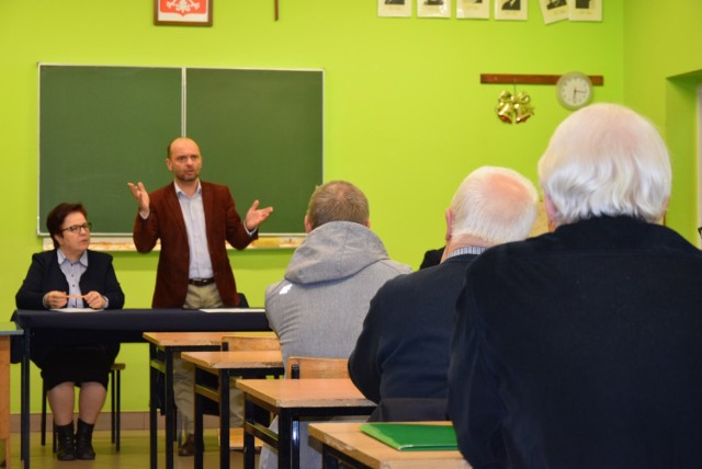 Wybory przewodniczącego i rady Osiedla nr 3 poprowadził wiceburmistrz Koźmina Wlkp. Jarosław Ratajczak. Niestety, nie przyniosły one oczekiwanego skutku, gdyż frekwencja była zbyt mała!