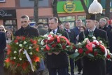 Święto Niepodległości 2021 w Bełchatowie. Kwiaty pod pomnikiem, przysięga Strzelców na 11 listopada