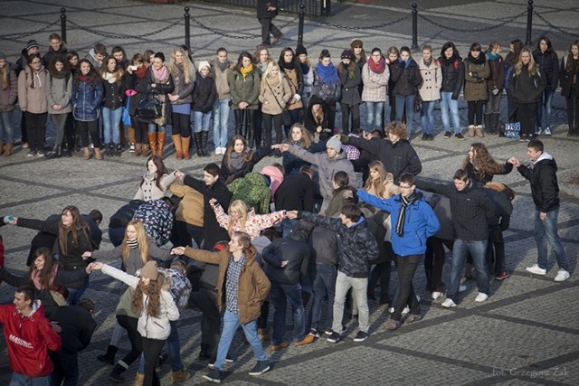 Kraśnik: Zatańczyli poloneza na rynku