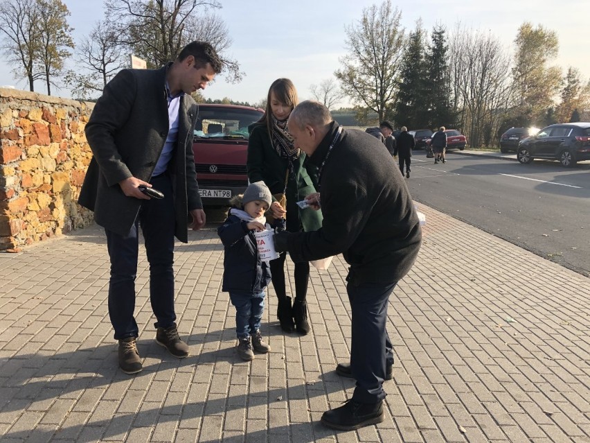 Rekordowa kwota zebrana podczas kwesty na ratowanie zabytkowych grobów w Przedborzu