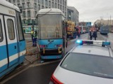 Uwaga, poważny wypadek przy Wroclavii. Wykoleił się tramwaj! Zobacz zdjęcia