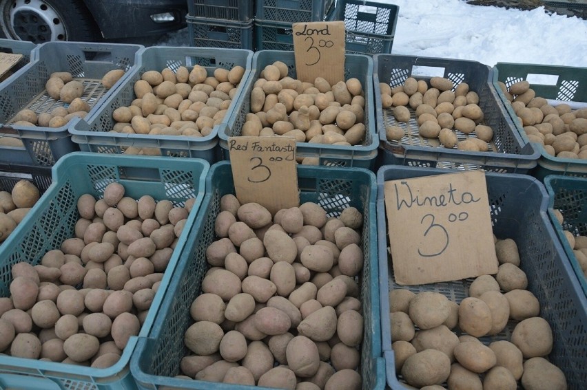 Na targ w Stalowej Woli wraca ruch po silnych mrozach. Oto ceny warzyw i owoców
