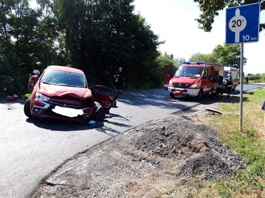Wypadek w miejscowości Trutnowy [15.08.2020] Sześć osób poszkodowanych. W akcji LPR i 4 zastępy straży pożarnej |ZDJĘCIA