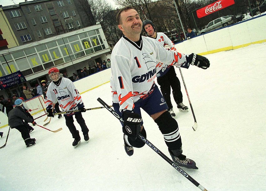 A to zdjęcie z 2004 roku. Prezydent Szczurek na łyżwach....
