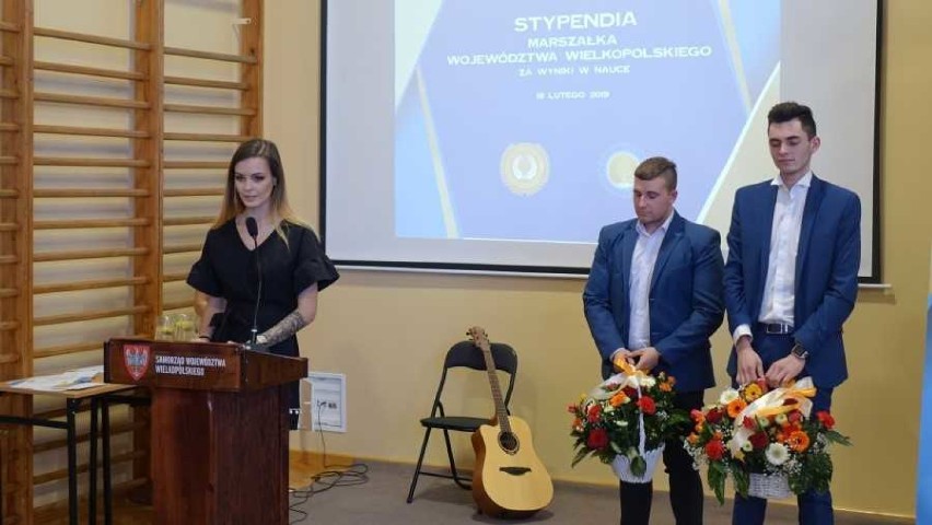 Stypendia za wyniki w nauce Marszałka Województwa Wielkopolskiego dla 24 młodych ostrowian