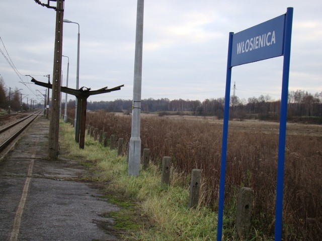 Zaniedbany przez lata przystanek kolejowy Włosienica (gm. Oświęcim) zmieni oblicze. PKP PLK rozpoczęły remont tego obiektu