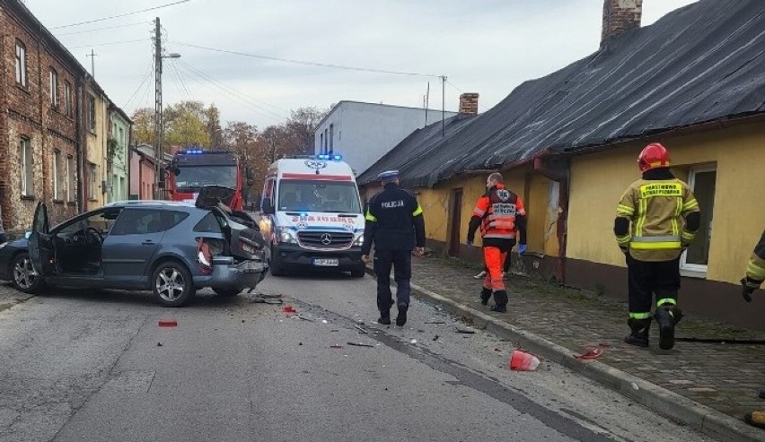 Kolizja drogowa w Opocznie. 35-latka nie ustąpiła pierwszeństwa przejazdu ZDJĘCIA