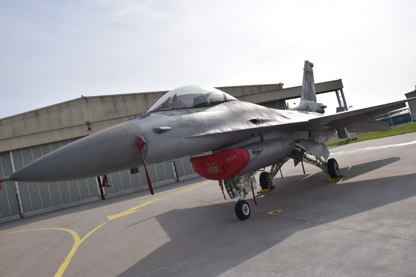 Polskie F16 lecą na Litwę. Pożegnanie żołnierzy w 32 BLT w Łasku
