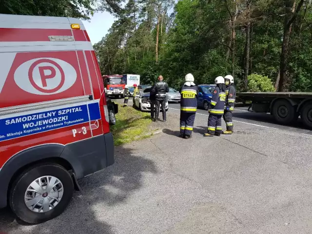 Kolizja trzech samochodów osobowych w Poniatowie - 12.06.2020