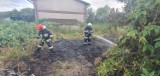 Pożar w Łęce Małej. Strażacy opanowali ogień przy pustostanie [ZDJĘCIA]