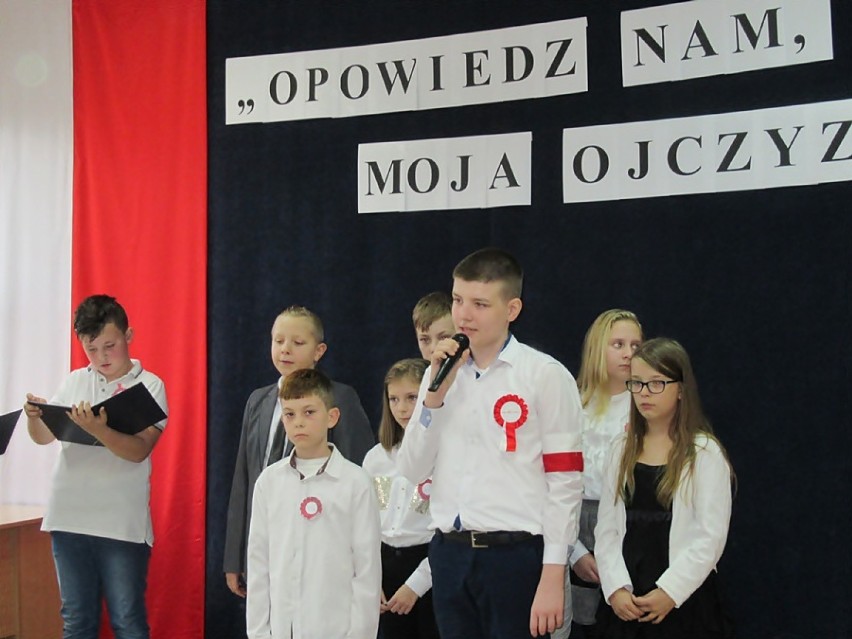 Kocham Cię Polsko. Uczniowie uczcili 101. rocznicę odzyskania niepodległości przez Polskę