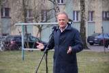 Donald Tusk w Zduńskiej Woli. Śniadanie u zduńskowolan i spotkanie z uchodźcami