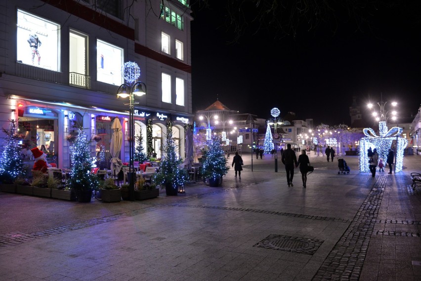 Świąteczny Sopot. Anioł z harfą stanął na placu Przyjaciół Sopotu [ZDJĘCIA]