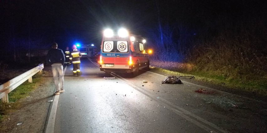 Nowy Targ. Dachował samochód terenowy. Jedna osoba nie żyje