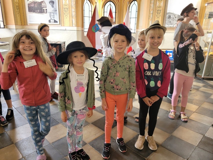 Wakacyjny Klub Małego Muzealnika uczy dzieci o wielokulturowości  na ziemi złotowskiej. Tolerancja i akceptacja to nie były frazesy