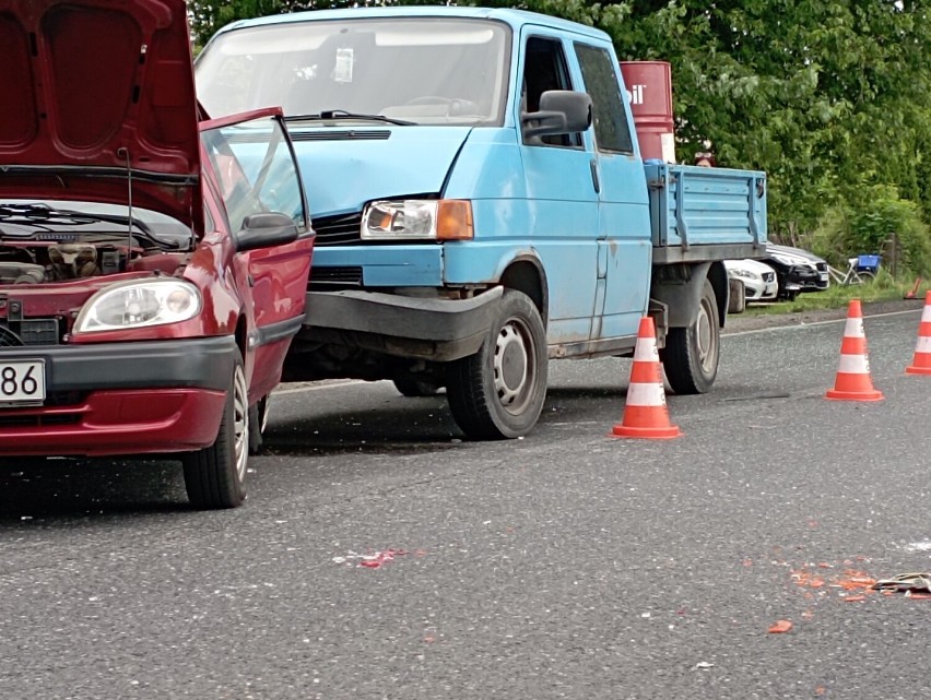 Wypadek w Sierakowicach Prawych. Kobieta z poważnymi obrażeniami trafiła do szpitala