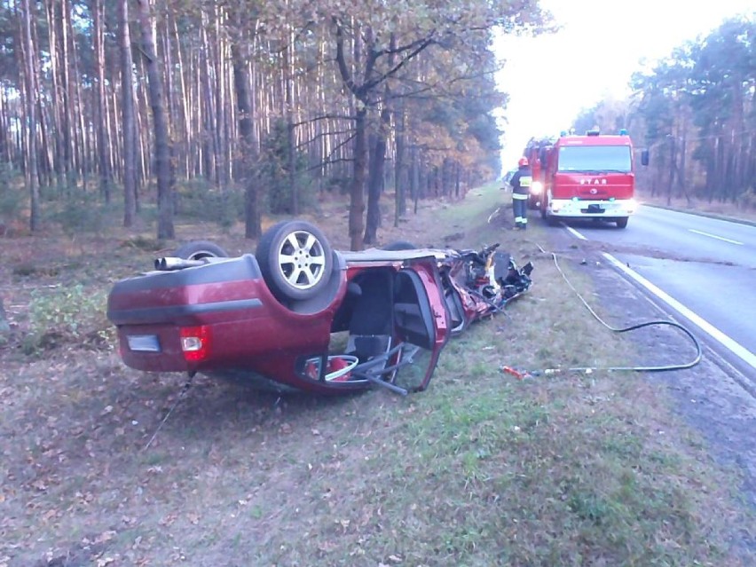 Wypadek na trasie Ostrzeszów-Antonin. Trzy osoby ranne w karambolu [ZDJĘCIA]