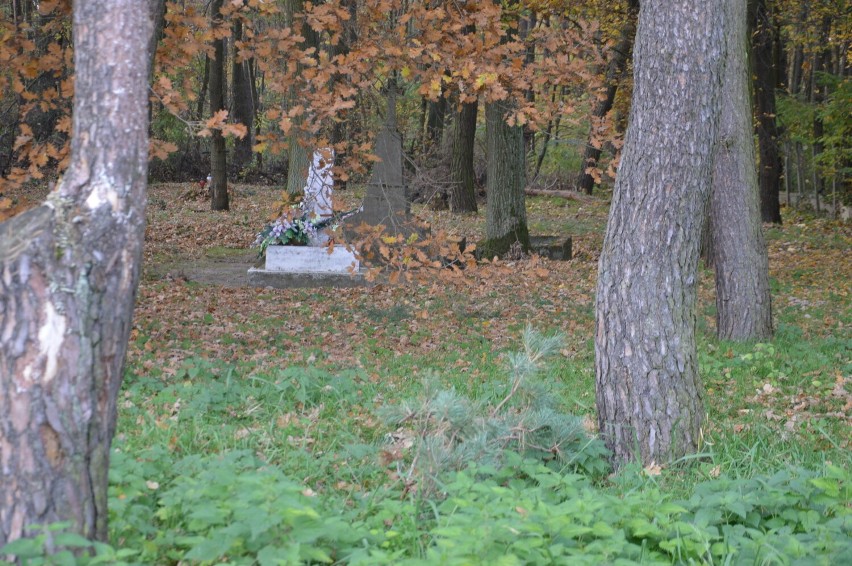 Najsmutniejszy cmentarz w Skierniewicach. Czy ktoś jeszcze pamięta o tych grobach?