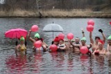 Walentynkowe morsowanie morsów z grupy Zimne Zadki Bełchatów na kąpielisku Ośrodka Sportu i Rekreacji Wawrzkowizna koło Bełchatowa, ZDJĘCIA