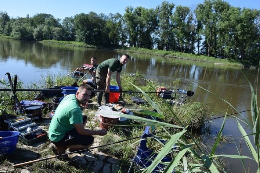 Zawody wędkarskie nad Odrą w Nowej Soli, czerwiec 2019 r.