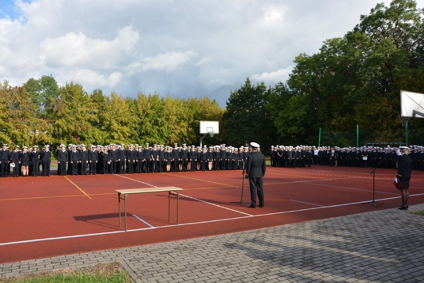 Ponad 600 uczniów rozpoczęło nowy rok szkolny w ZSM w Darłowie [ZDJĘCIA]