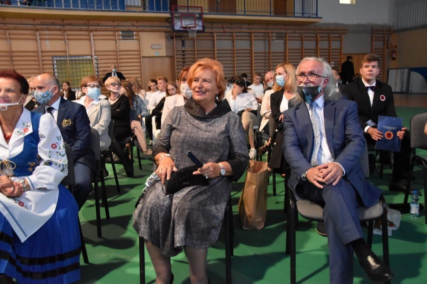 Powiatowa Inauguracja Roku Szkolnego 2020/2021 w Rumi. Ponad 8 tys. uczniów rozpoczęło naukę w powiatowych szkołach
