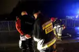 Tragedia w Oławie! Mężczyzna wpadł do rzeki. Trwa akcja strażaków i ratownictwa wodnego