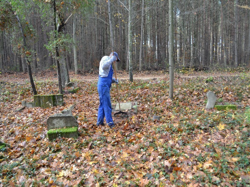 Posprzątali cmentarz w Żuławce
