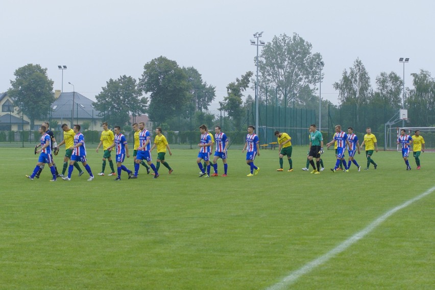 Sadownik Waganiec - Unia/Drobex Solec Kujawski 0:4 w 1. kolejce 4 ligi [zdjęcia]