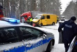 Wypadek w Zblewie! 2 osoby ranne po czołówce mercedesa z tirem [ZDJĘCIA]