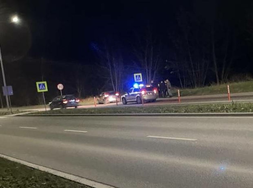 Wieczorna akcja policji na osiedlu Piaskówka w Tarnowie