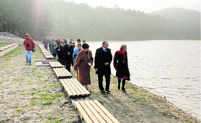 Na oficjalnym odebraniu inwestycji byli oficjele i goście. Wiosną przyszłego roku będą tu już turyści