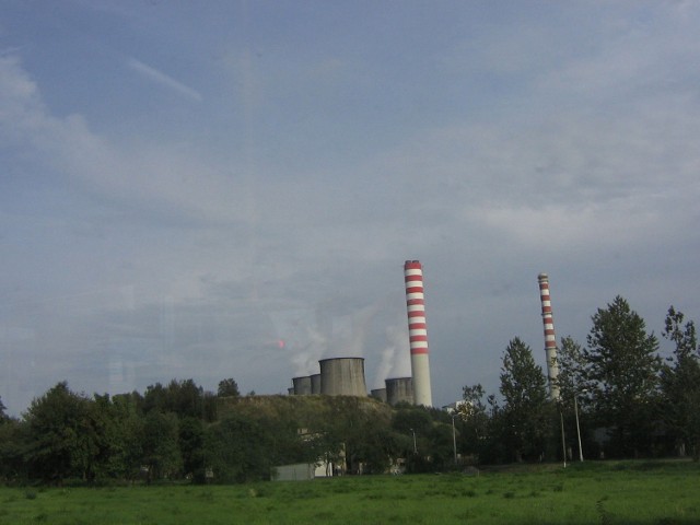Dymiące kominy. Taki widok często zauważymy na Śląsku. Fot. Ewa Krzysiak