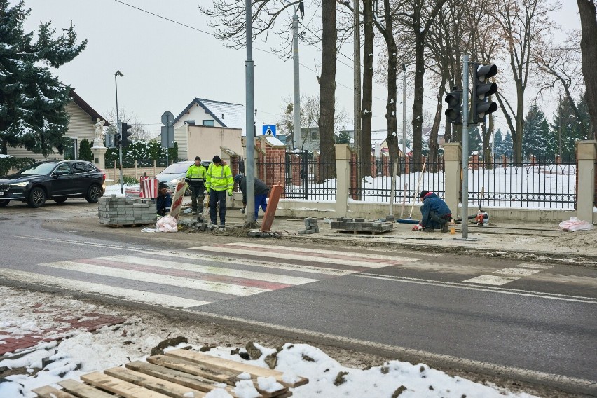 Remont drogi, chodnika i ścieżki rowerowej przy Sanktuarium w Chorzelowie [ZDJĘCIA, WIDEO]
