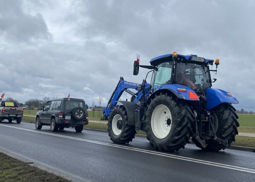 Czy będzie blokada do marca? Rolnicy zablokowali wjazd z Leszna na „ekspresówkę"