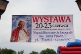 WSCHOWA. Wystawa fotografii św. Jana Pawła II w Zamku Królewskim [ZDJĘCIA]