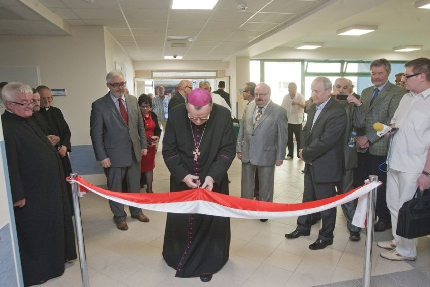Arcybiskup Marian Gołębiewski poświęcił kaplicę św. Łukasza w szpitalu przy Borowskiej (ZDJĘCIA)