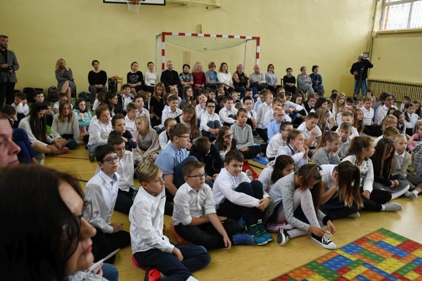 Znani czytali "Katarynkę" w Szkole Podstawowej numer 1 w Kielcach [ZDJĘCI, WIDEO]