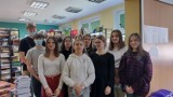 Uczniowie z SP nr 21 w Zielonej Górze pomagają kolegom z Ukrainy, z którymi zasiedli w szkolnych ławkach
