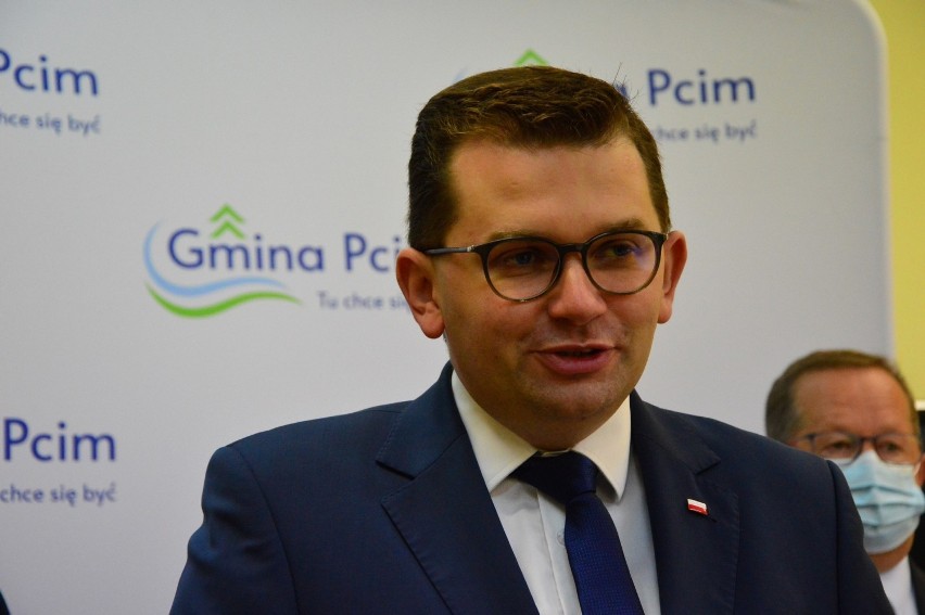 Gmina Pcim. Dotacja z rezerwy premiera pomoże w modernizacji szkoły w Trzebuni