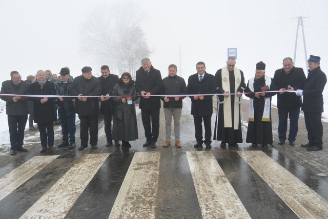 W sobotę, 11 grudnia oficjalnie otwarto nowo wyremontowaną drogę gminną Zgniłobłoty-Buczek w gminie Bobrowo