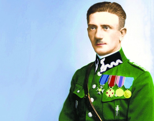 Pokolorowane przez nas zdjęcie, przedstawiające  majora Władysława Nawrockiego