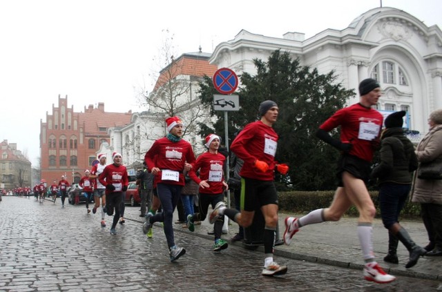 Toruń: XII Półmaraton św. Mikołajów [ZDJĘCIA cz.2]