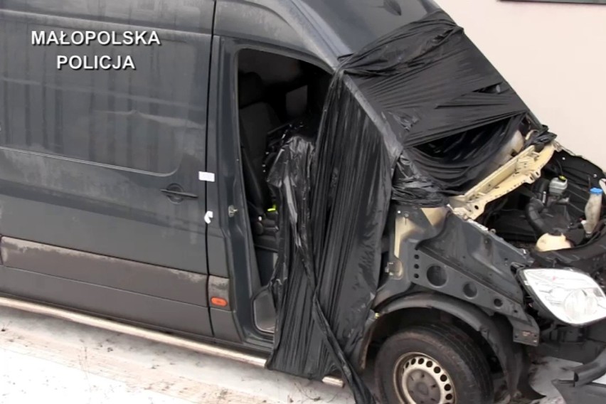 Małopolscy policjanci rozbili grupę złodziei samochodowych [ZDJĘCIA]