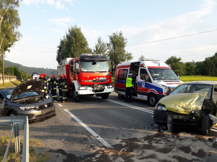 Wypadek w Tęgoborzy. Zderzyły się dwa samochody osobowe