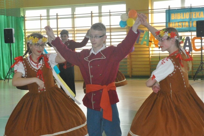 Tańczący Krzywiń  w hali sportowej [ZDJĘCIA]