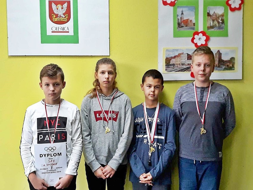 Młodzi szachiści z SP1 Syców zostali mistrzami powiatu