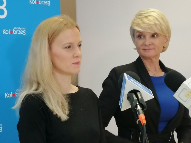 Przedstawicielka Vigor Dance Studio, obok prezydent Anna Mieczkowska