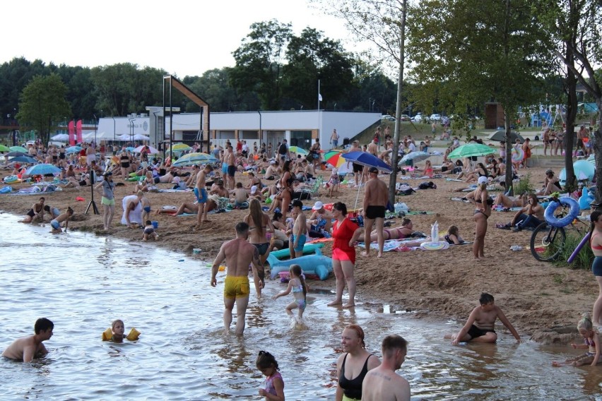 Sobota 15 lipca nad zalewem Lubianka Starachowicach. Można było popływać i skorzystać z punktów gastronomicznych. Zobacz zdjęcia