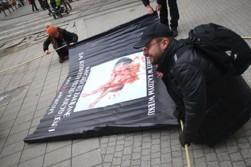 "Stop aborcji" - pikieta na ul. Półwiejskiej
